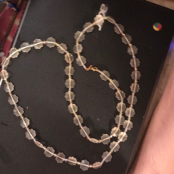 Vintage-style necklace featuring harmonious blend of clear pink and clear yellow - Picture 2 of 3